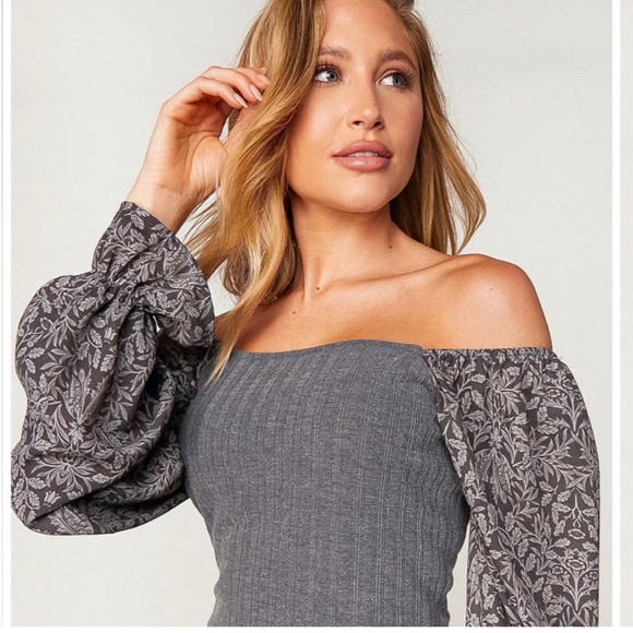 Charcoal Gray Slim Fit Ribbed Off the Shoulder Bubble Floral Sleeve Top, M - Picture 3 of 4
